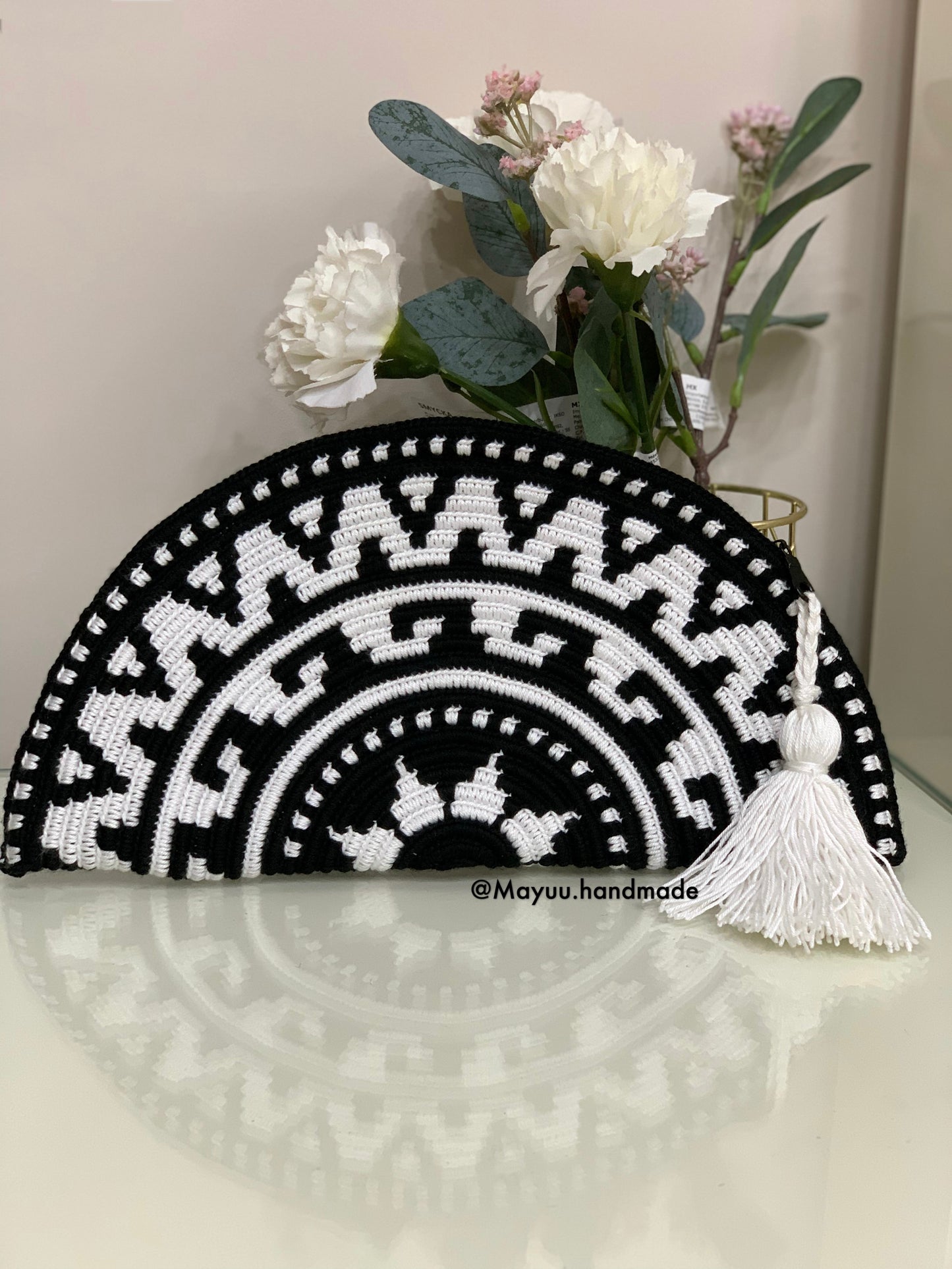 Luna halfmoon clutch