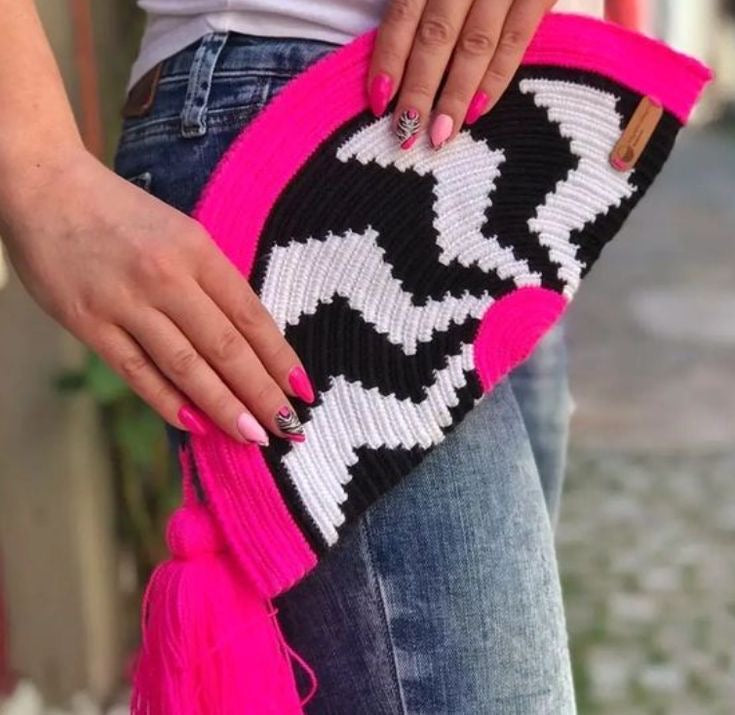 Fuchsia pop clutch