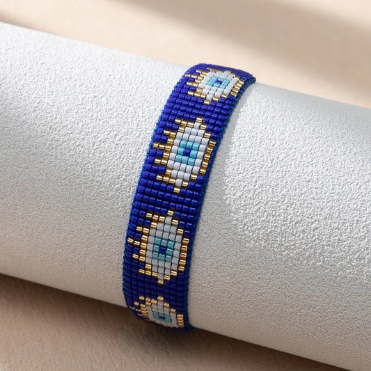 Blue eyes bracelet